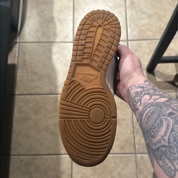 Nike Gray and White Women's Sneakers - Picture 4 of 4